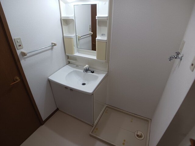 洗面設備　コンパクトで使いやすい洗面所