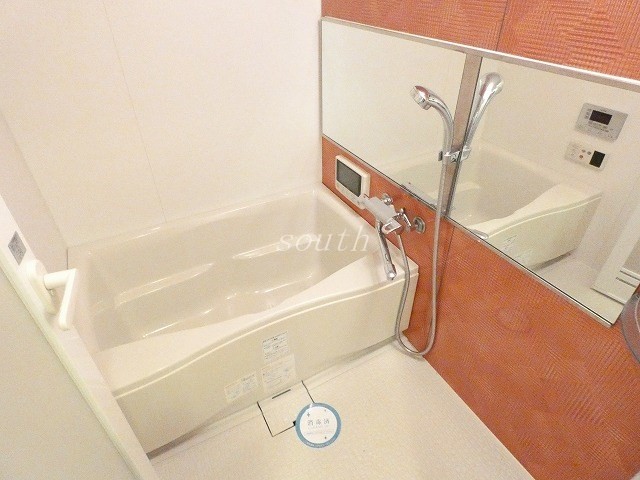 バス・シャワールーム　浴室乾燥機付きのお風呂