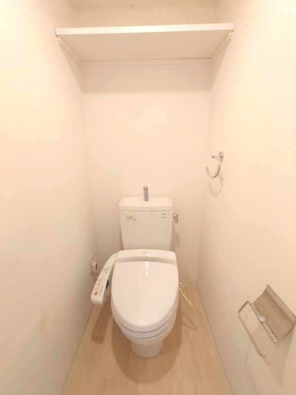 トイレ　温水洗浄便座