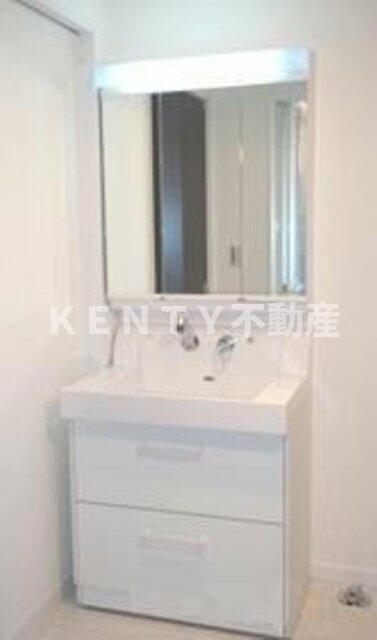 洗面設備　ゆったりとスペースのある洗面所