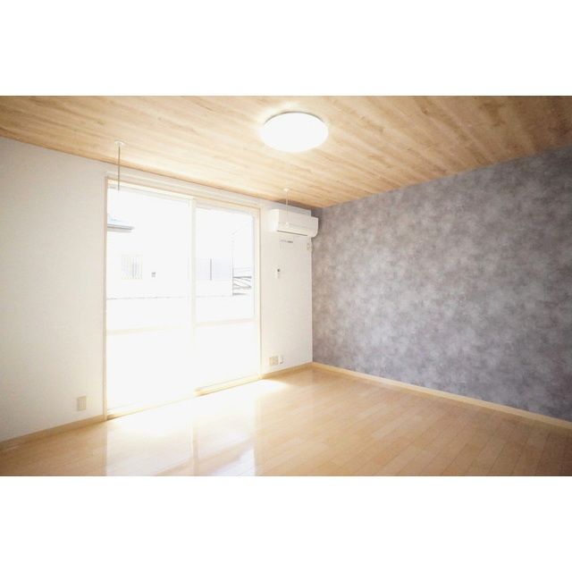 居室・リビング　たっぷりの陽光に包まれる明るい住まい