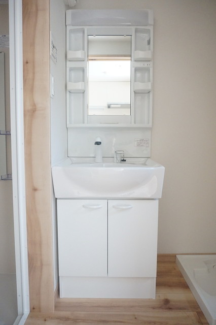 洗面設備　※補修前の参考画像の為、設備等は現況優先。