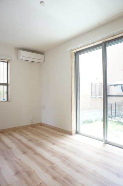 居室・リビング　※補修前の参考画像の為、設備等は現況優先。