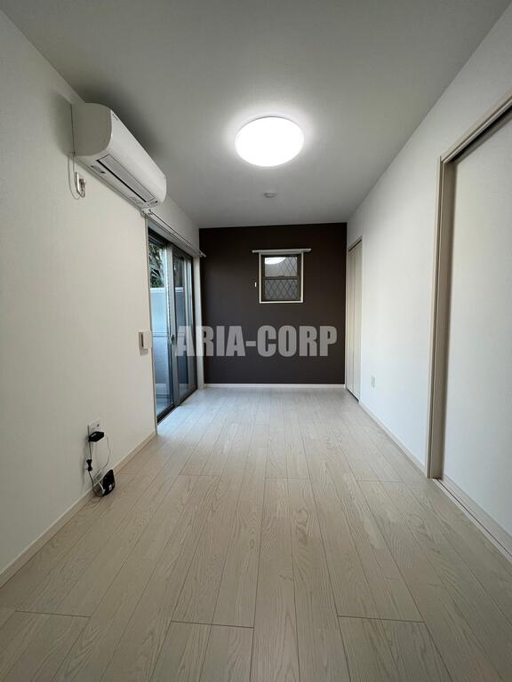 その他部屋・スペース　小窓付きで明るいお部屋です♪