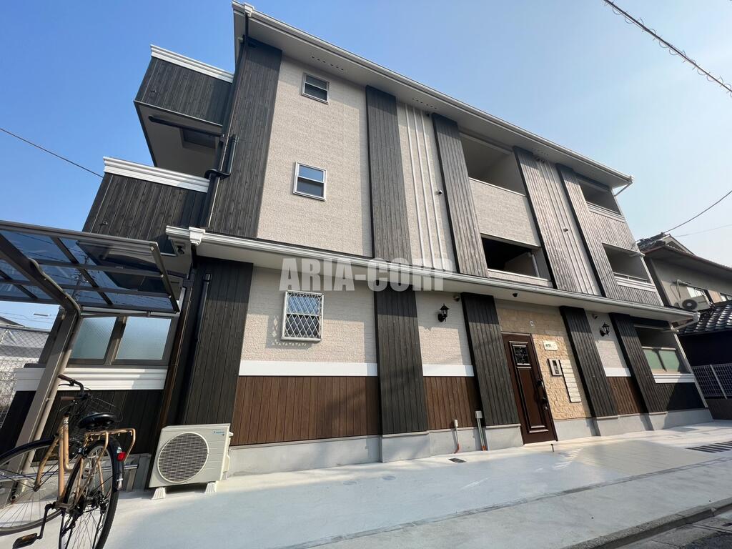 建物外観　2022年完成！駅徒歩4分　光インターネット無料新築です