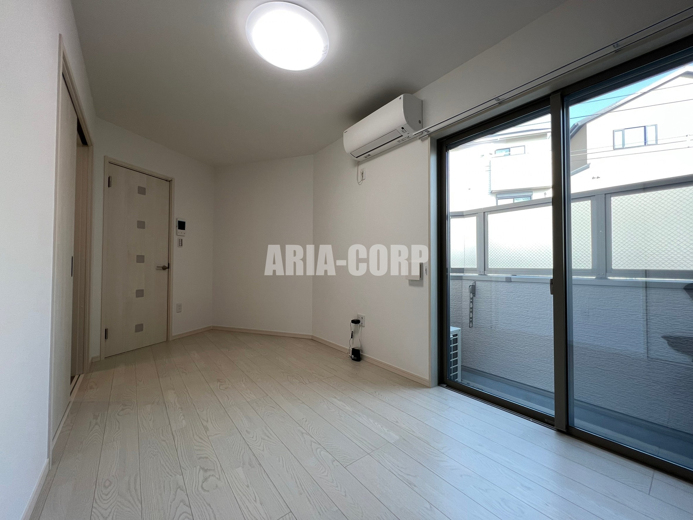 居室・リビング　レイアウトしやす広さの洋室スペースです♪