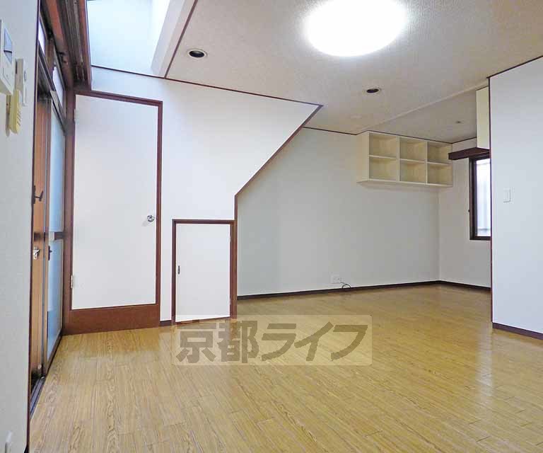 居室・リビング　広々とした室内です。