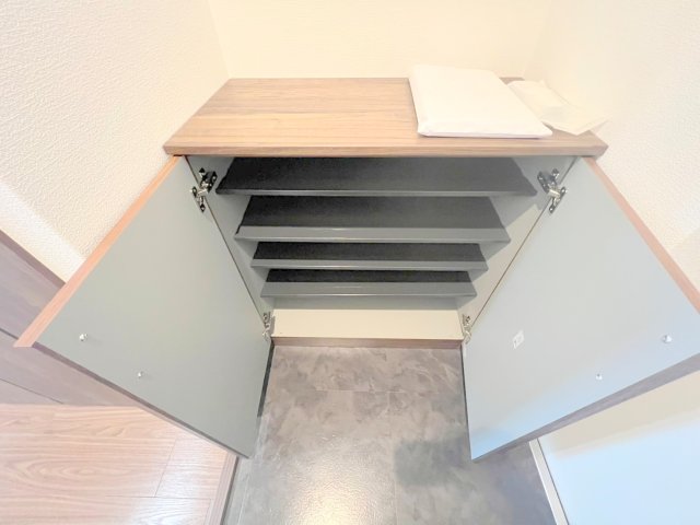 収納　大きいシューズボックスは靴がいっぱい入れれますね。