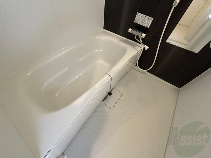 バス・シャワールーム　バスルームはこちらです。広々としてゆったり休めます。