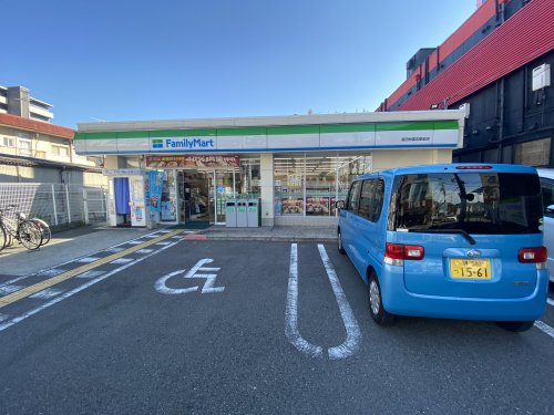 コンビニ　ファミリーマート 富田林喜志駅前店（コンビニ）まで43m