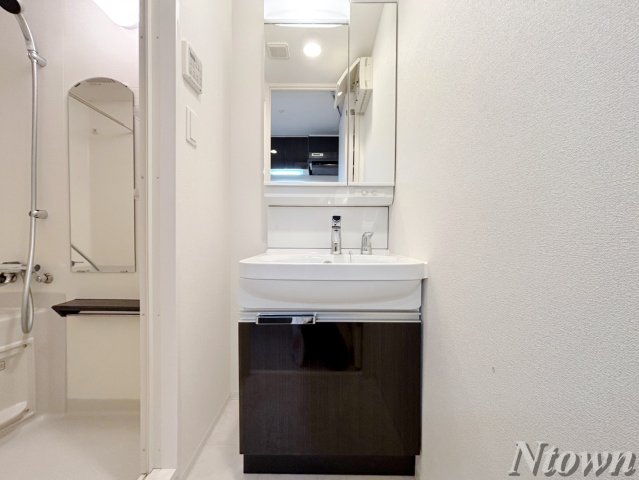 洗面設備　独立洗面台です