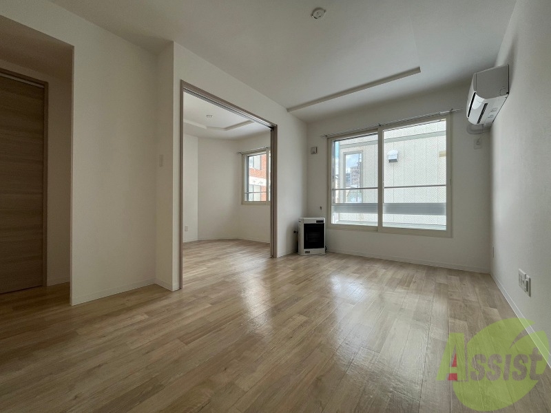 居室・リビング　広くてきれいなリビングです！快適に過ごせそうですね。