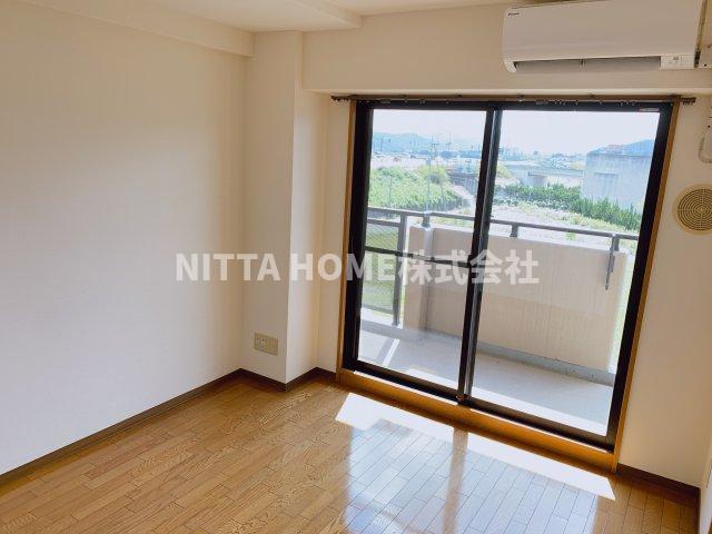 居室・リビング　９．５帖の広々ダイニングに床暖房が付いています＊