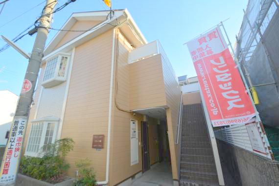 建物外観　存在感のある外観は落ちついた色合いで、堂々としていますね。