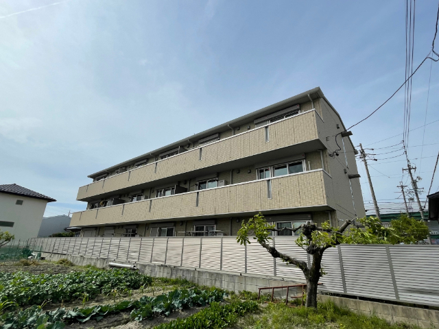 建物外観　軽量鉄骨造