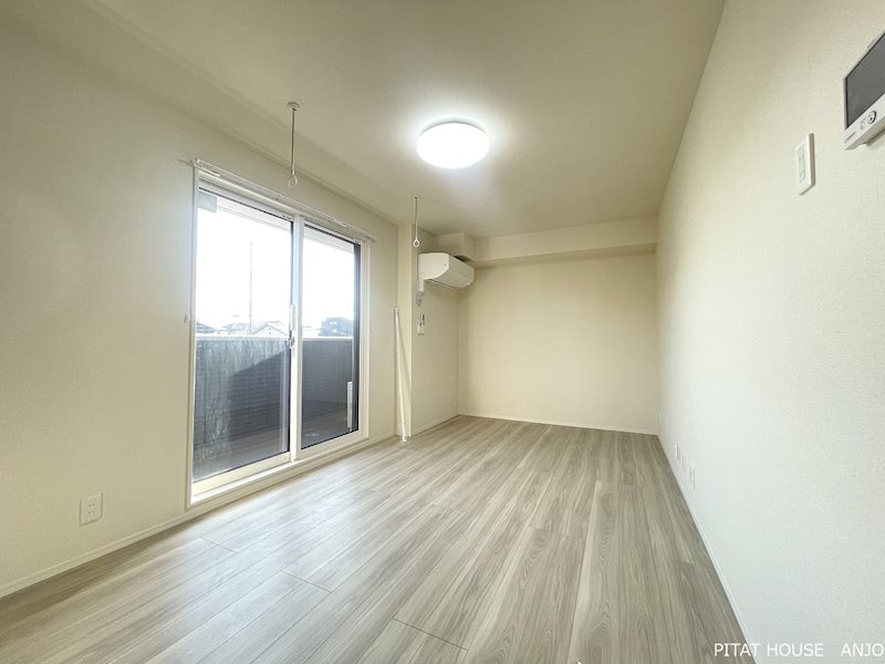 居室・リビング　同物件別部屋