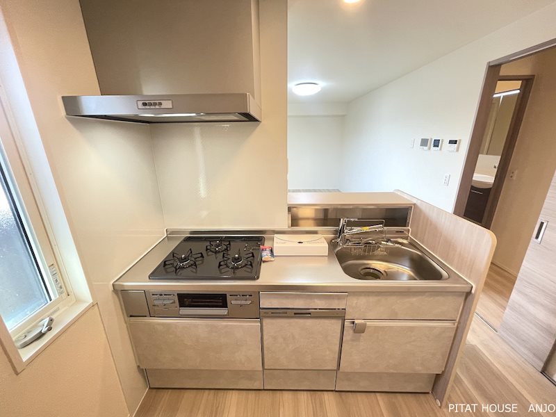 キッチン　同物件別部屋