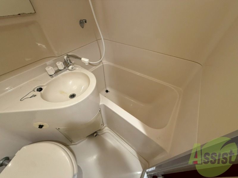 バス・シャワールーム　浴室は肩まで浸かれるくらいの広さがありました。