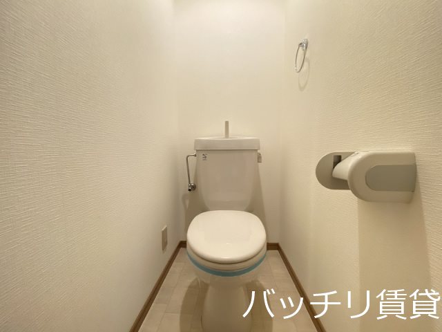 トイレ　別号室タイプの為、現状を優先致します。