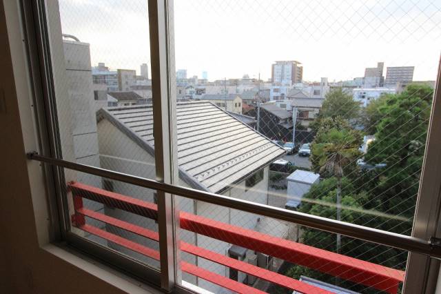 バルコニー　こちらもベランダはございません。