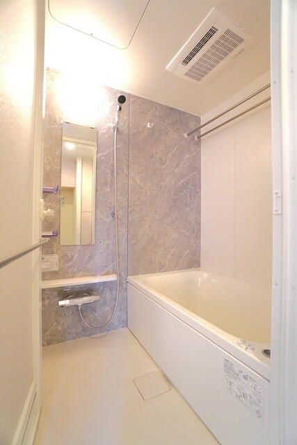 バス・シャワールーム　お風呂で日々の疲れを落としましょう