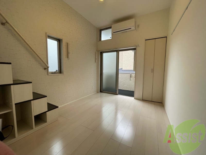 居室・リビング　こちらはリビングになります。広々としたお部屋です。