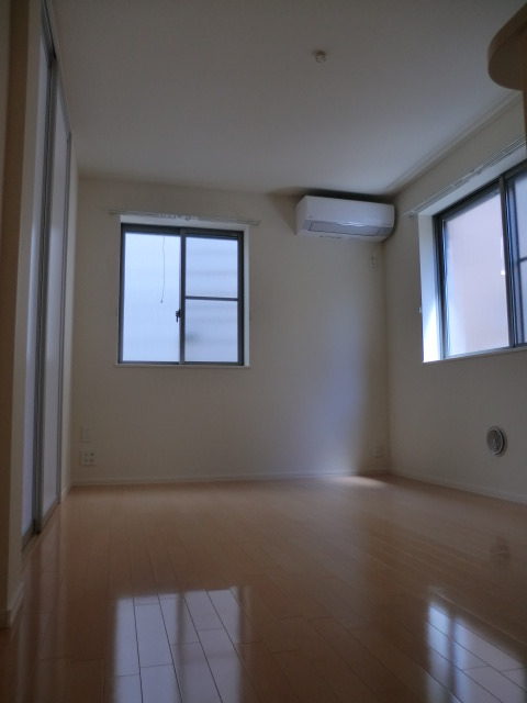 居室・リビング　★明るいフローリングの角部屋です★