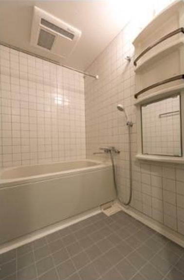 バス・シャワールーム　浴室乾燥機付きバス。