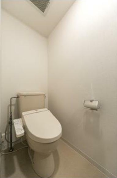 トイレ　温水洗浄便座。