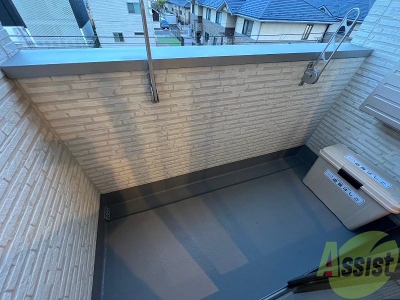 バルコニー　バルコニーは洗濯物を干すのに十分な広さがありますね。