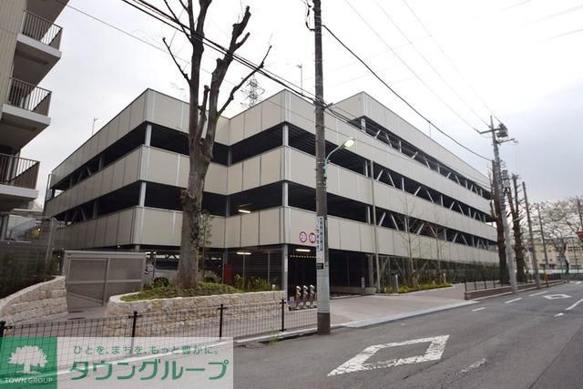 駐車場　～立体駐車場完備でお車お持ちの方も安心～