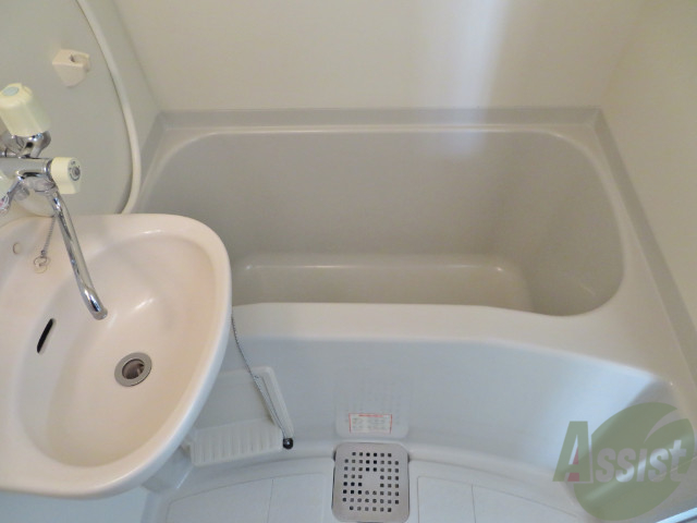 バス・シャワールーム　バスルームはこちらです。広々としてゆったり休めます。