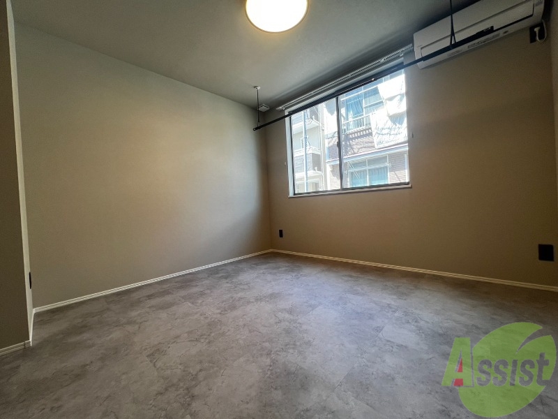 その他部屋・スペース　別角度からの洋室です。日当たりもバッチリです。