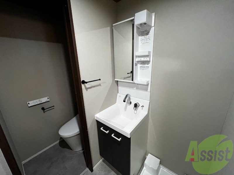 洗面設備　独立洗面台です。朝の身支度も楽しくなりそうです。