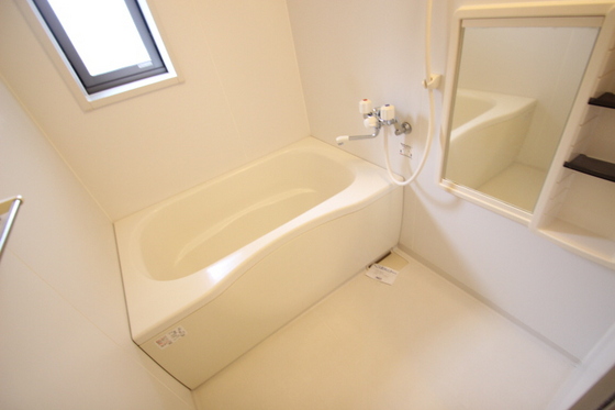 バス・シャワールーム　※別部屋の写真です