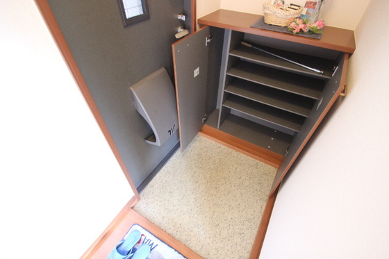 玄関　※別部屋の写真です