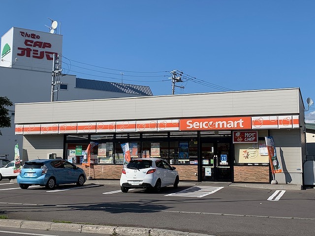 コンビニ　セイコーマート（コンビニ）まで881m