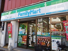 コンビニ　ファミリーマート（コンビニ）まで400m