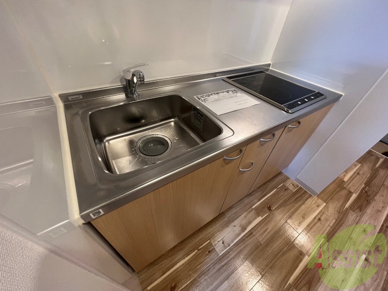 キッチン　２口ＩＨコンロも設置されていて、調理スペースも広いですね。