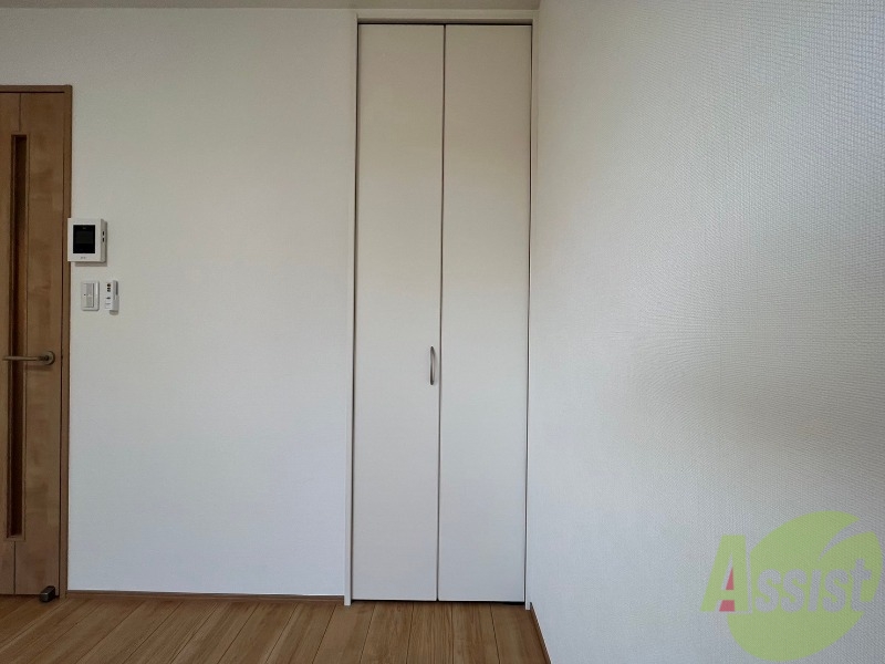 収納　洋室にある収納スペースは十分な広さがあると思います。