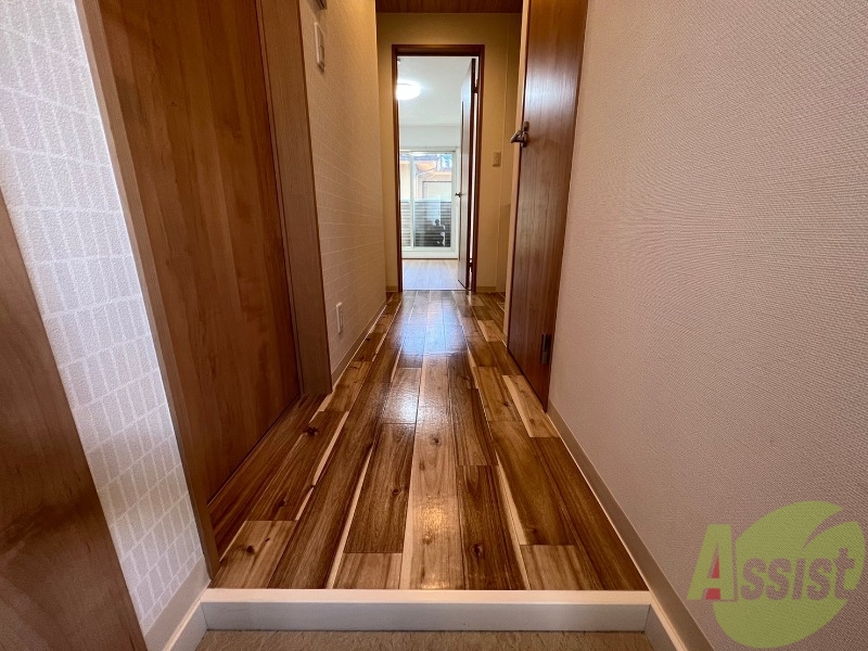 玄関　シンプルな内装でまとまりがあり清潔感がありますね。