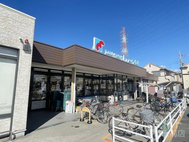 スーパー　万代　高槻春日店（スーパー）まで595m
