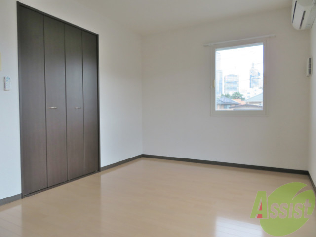 居室・リビング　陽の光が差し込む明るいお部屋は気持ちが良いですね。