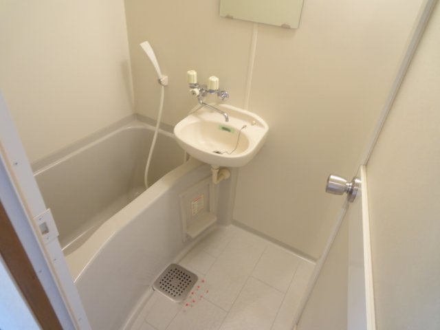 バス・シャワールーム　同物件別号室のものです。