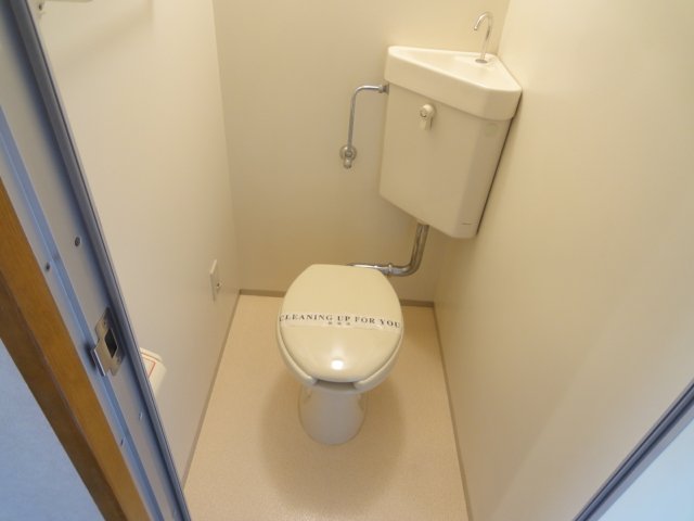 トイレ　同物件別号室のものです。