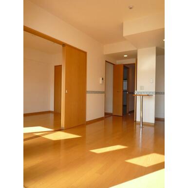 居室・リビング　別部屋参考写真です