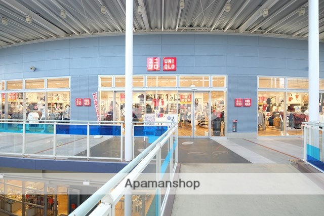ショッピングセンター　ユニクロ若葉ウォーク店（ショッピングセンター）まで744m