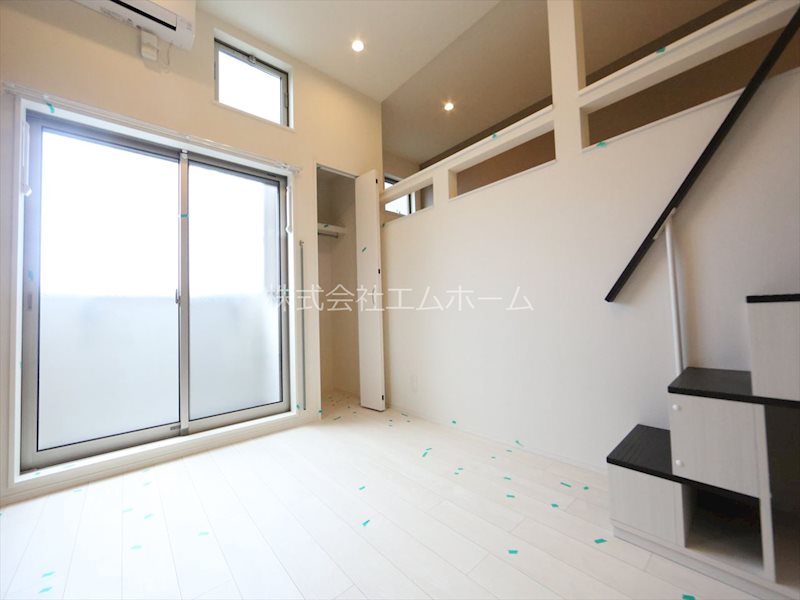 居室・リビング　洋室6.1帖　上段ロフト6.4帖（収納にも寝室にも使えます）