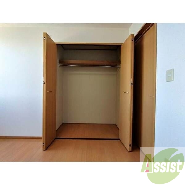 収納　寝室の収納です。部屋がすっきり片付きます。