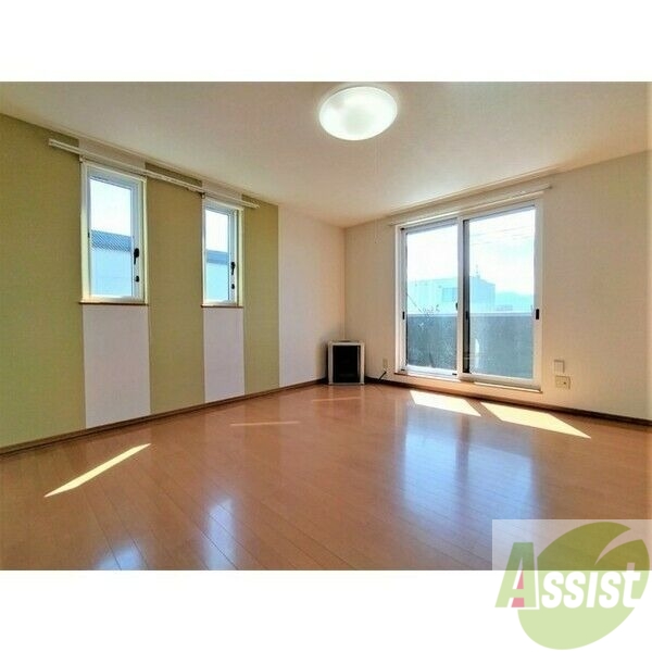 居室・リビング　広くてキレイなお部屋が広がっていて、充実した生活が送れそう。